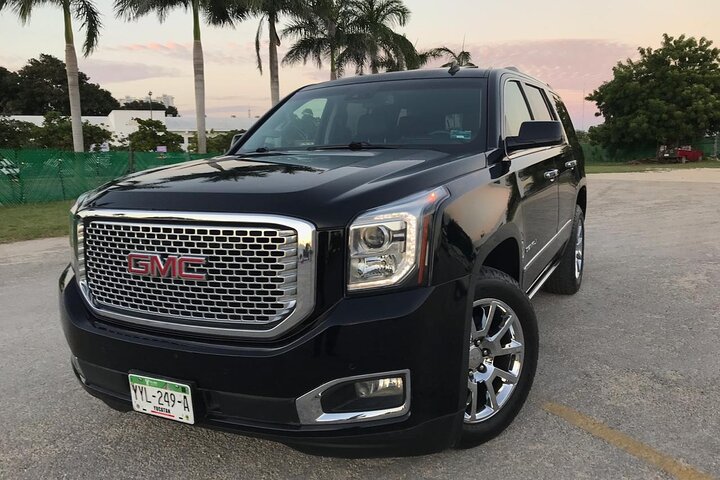Transporte privado de lujo desde el aeropuerto de CUN hasta Playa del Carmen